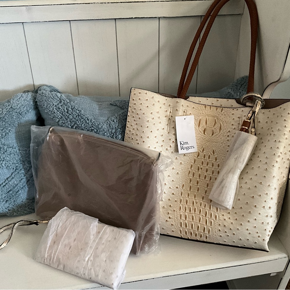SET: NWT Ostrich Zippered Tote 2 Bags Pouches Tote New Luxury Tote Set
